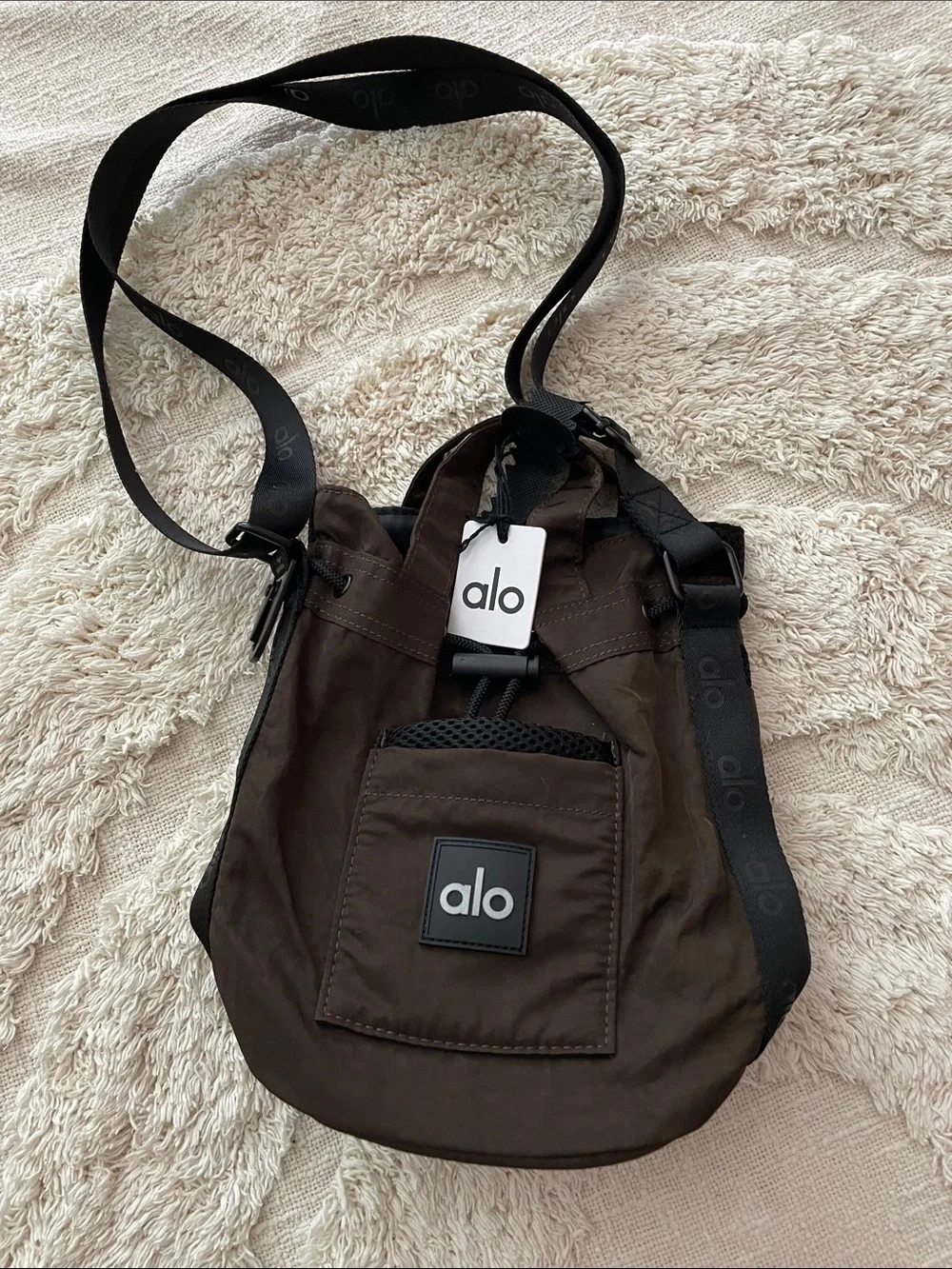 NWT Alo yoga espresso black bucket bag crossbody brown authentic